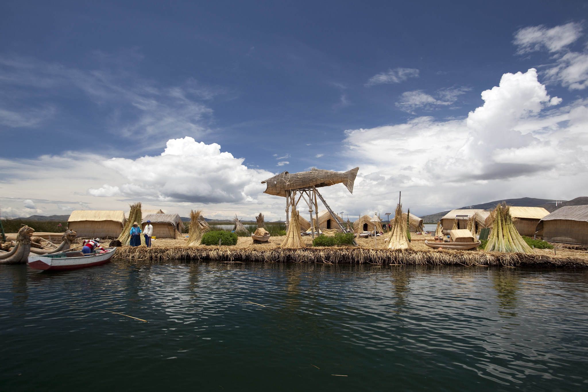 isla-Uros-2-Puno-Promperu.jpg