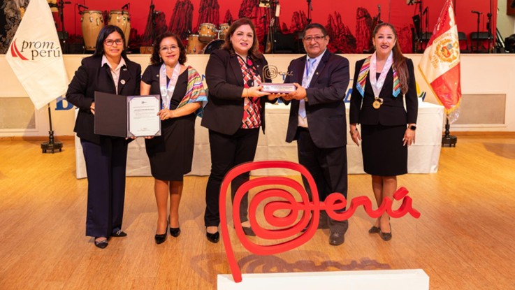 brisas-del-titicac-recibe-premio-marca-peru.jpg