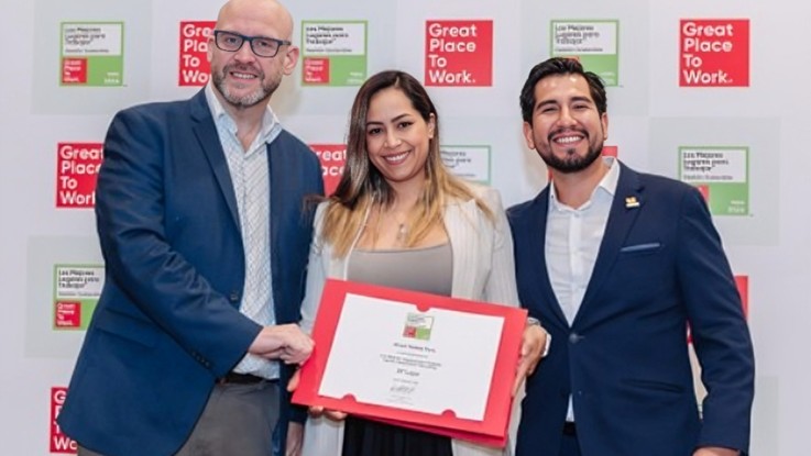 Representantes de Accor Perú reciben el reconocimiento de Great Place to Work en la categoría Gestión Sostenible 2026