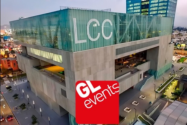 Fachada del Centro de Convenciones de Lima con las letras LCC y el logotipo de GL events