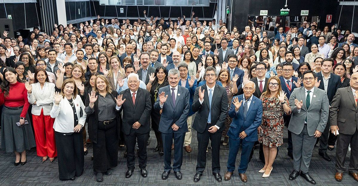 Roger-Valencia-ministro-MINCETUR-1.jpg