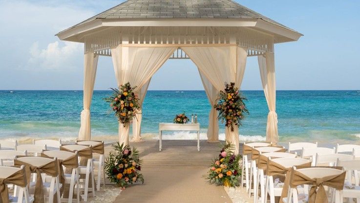 bahia-principe-weddings-gazebo-boda-frente-al-mar.jpg