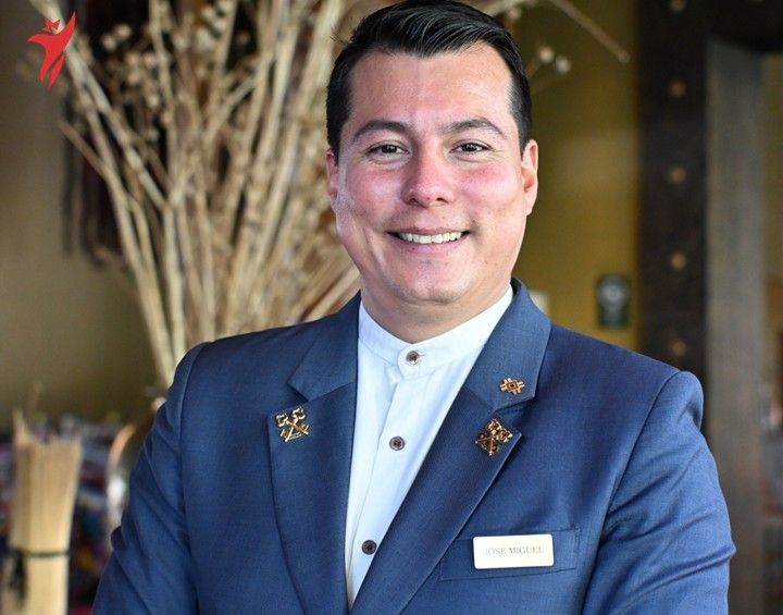 jose-miguel-pena-chief-concierge-tambo-del-inka-llaves-de-oro.jpg