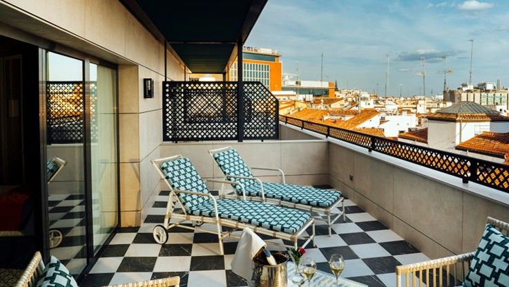 outset-collection-by-hilton-debut-emea-terraza-azotea-madrid.jpg